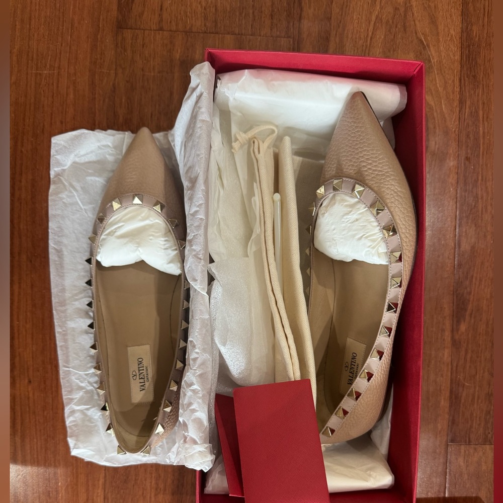 Valentino Beige Leather Rockstud Pointed Flats - Picture 10 of 10